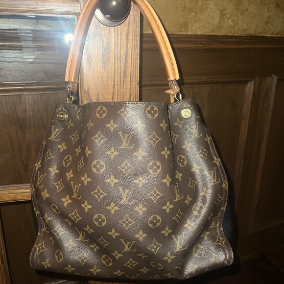 Beautiful Louis Vuitton Gaia. - Picture 7 of 13